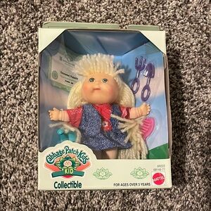 Brand new in box vintage 1996 Cabbage Patch Kids Collectible Mini Doll 69222